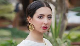 قریبی لوگ بھی حسد کر کے غلط مشورے دے سکتے ہیں: کومل عزیز