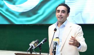 شکارپور: بلاول بھٹو زرداری کا پولیس مقابلے میں زخمی خاتون پولیس افسر کو خراج تحسین