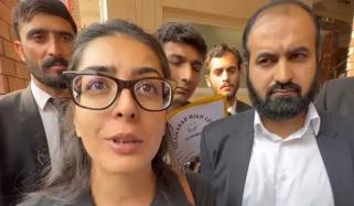 ایمان مزاری و شوہر کیخلاف مقدمے کی بنیاد سیاسی ہے: سینئر صحافی و انسانی حقوق کے کارکنان