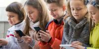 اسمارٹ فون کا استعمال، بچوں کا موٹاپے و ڈپریشن کے شکار ہونے کا خدشہ