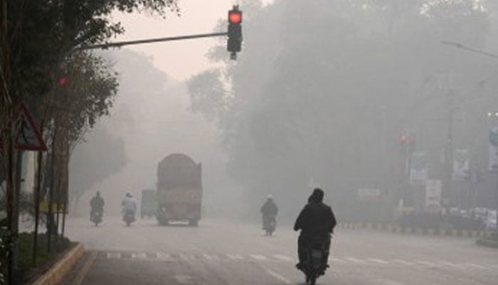 ملک کے مختلف شہروں کی فضا آج بھی انتہائی آلودہ