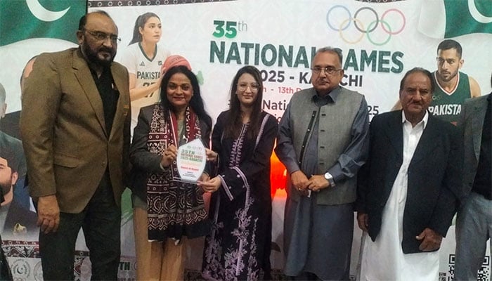 نیشنل گیمز: 59 سالہ عاصم قریشی کا ڈبلز ٹیبل ٹینس میں سلور میڈل جیت کر ریکارڈ قائم