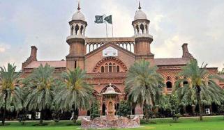 آپ کو یہ پتہ ہے کہ مغوی خاتون کو جنات لے گئے مگر باقی کاموں کا نہیں پتہ؟ لاہور ہائیکورٹ وکیل سے سوال