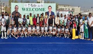 نیشنل گیمز: 59 سالہ عاصم قریشی کا ڈبلز ٹیبل ٹینس میں سلور میڈل جیت کر ریکارڈ قائم