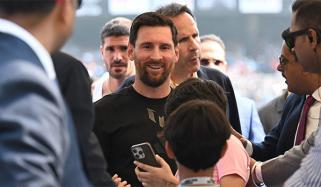 کولکتہ: سارو گنگولی رکنے کی درخواست کرتے رہے، لیونل میسی نہیں رکے