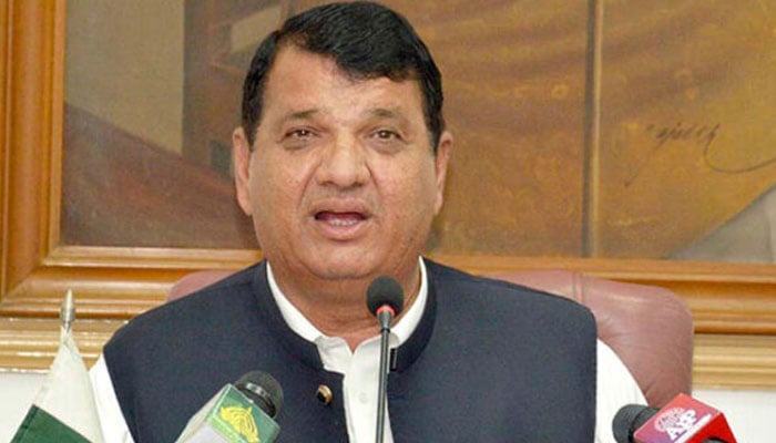 مسلم لیگ ن خیبرپختونخوا کے صدر انجینئرامیر مقام—فائل فوٹو