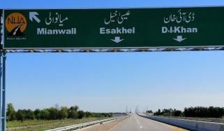 ٹول ٹیکس میں رعایت مانگنے پر کار سوار پر عملے کا تشدد