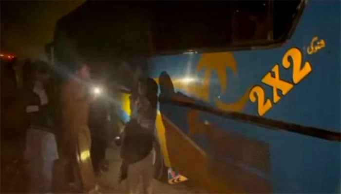 گھوٹکی: مسافر بس سے 11 مغوی بازیاب