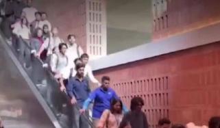 بنگلا دیشی یونیورسٹی کی خودکار سیڑھیاں تیز چلنے لگیں، خوفزدہ طلباء چیخنے لگے