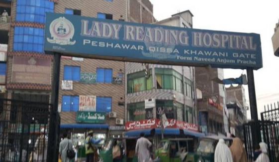 پشاور: ڈائریکٹر لیڈی ریڈنگ اسپتال ناقص کارکردگی پر برطرف