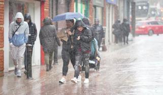 برطانیہ، مختلف علاقوں میں شدید بارشوں کیلئے امبر وارننگ جاری