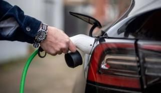 برطانیہ میں الیکٹرک گاڑیوں کی فروخت میں اضافے کا رجحان