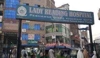 پشاور: ڈائریکٹر لیڈی ریڈنگ اسپتال ناقص کارکردگی پر برطرف