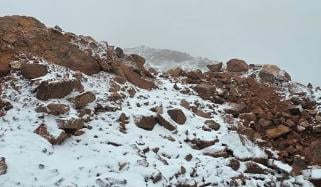 سعودی عرب: تبوک میں موسمِ سرما کی پہلی برف باری