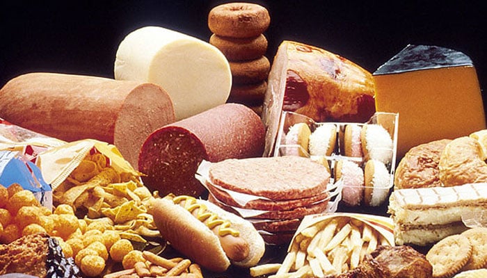 Reducing saturated fat linked to fewer heart attacks, study finds