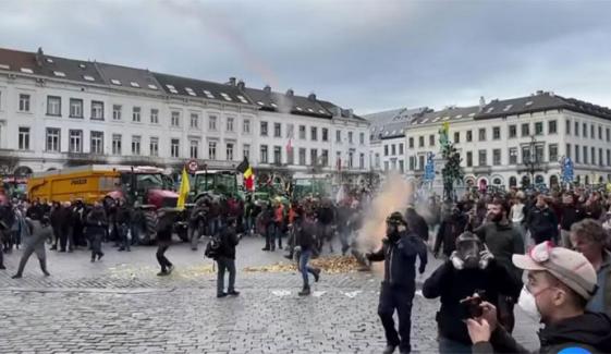 برسلز: یورپی یونین و جنوبی امریکی ممالک میں تجارتی معاہدے کیخلاف کسانوں کا مظاہرہ