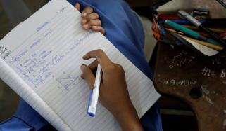 کے پی: سرکاری تعلیم اور صحت کے شعبے میں سہولتوں کا فقدان