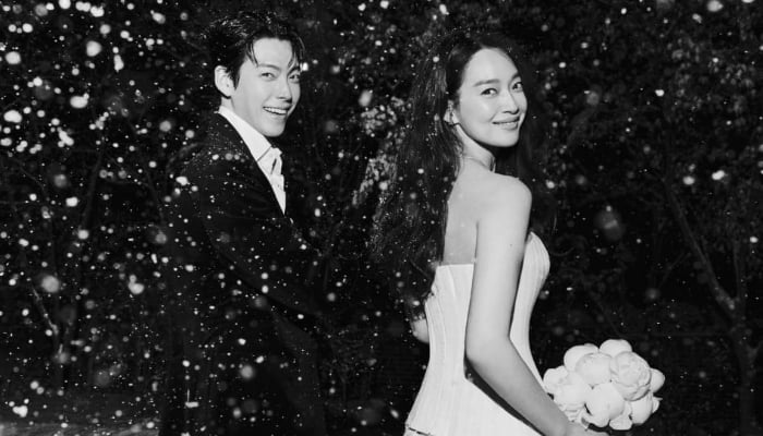 Kim Woo-bin, Shin Min-ah beam in first wedding snap as newlyweds