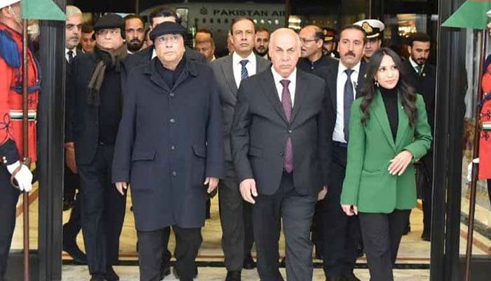 صدر زرداری 4 روزہ دورے پر عراق پہنچ گئے