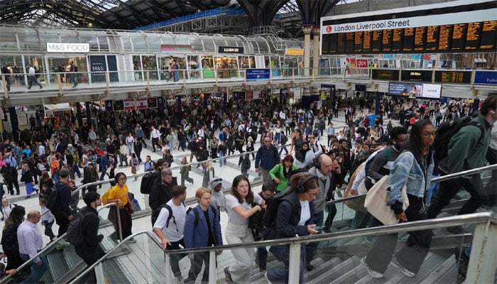 سی سی ٹی وی کی تنصیب کے باوجود لندن انڈر گراونڈ میں خواتین غیر محفوظ