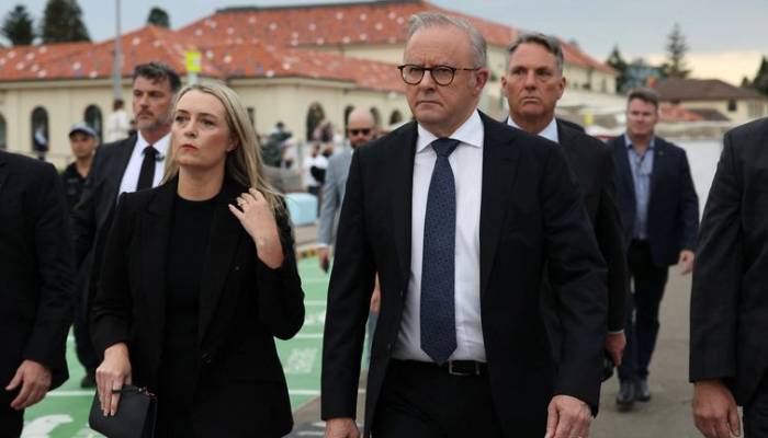 Anthony Albanese booed at Bondi Beach memorial amid anger over antisemitism