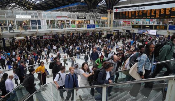  سی سی ٹی وی کی تنصیب کے باوجود لندن انڈر گراونڈ میں خواتین غیر محفوظ