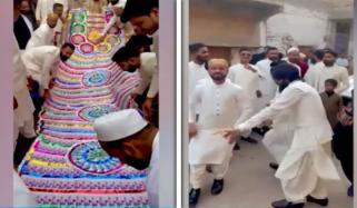 حیدرآباد میں انوکھی بارات، دولہے کو نوٹوں کا کئی میٹر لمبا ہار پہنادیا گیا