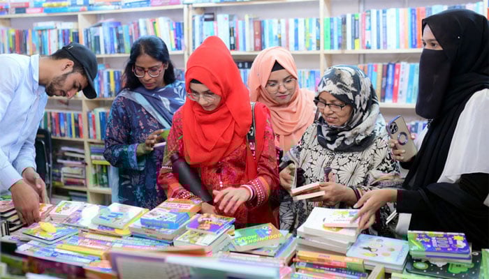 5 روز سے جاری کراچی عالمی کتب میلہ ختم، 5 لاکھ افراد کی شرکت