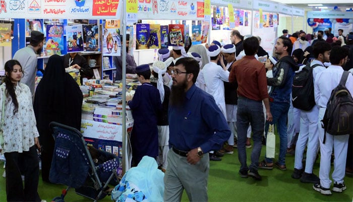 5 روز سے جاری کراچی عالمی کتب میلہ ختم، 5 لاکھ افراد کی شرکت