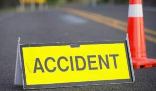 سُپر ہائی وے پر 3 گاڑیاں آپس میں ٹکرا گئیں، ایک شخص جاں بحق