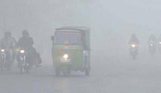 پنجاب کے مختلف شہروں میں شدید دھند کے باعث حدِ نگاہ متاثر