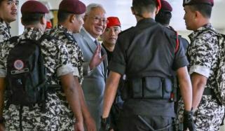 ملائیشیا کے سابق وزیراعظم نجیب رزاق کی گھر میں نظر بندی کی استدعا مسترد