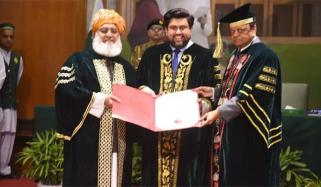 پی ایچ ڈی کی اعزازی ڈگری کے باوجود مولانا کہلانا پسند کروں گا: مولانا فضل الرحمٰن