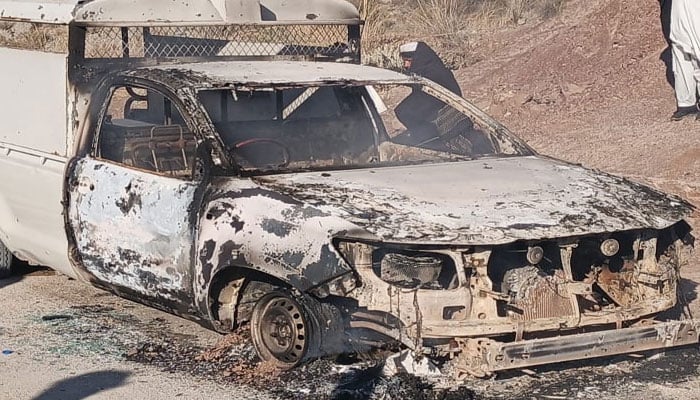 کرک: پولیس موبائل پر فائرنگ، 5 اہلکار شہید