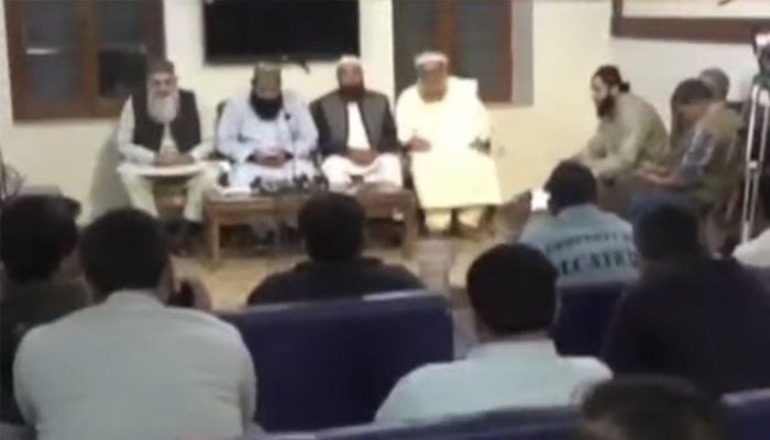 کراچی میں متعدد رہنماوں کا کالعدم تحریکِ لبیک سے لاتعلقی کا اعلان