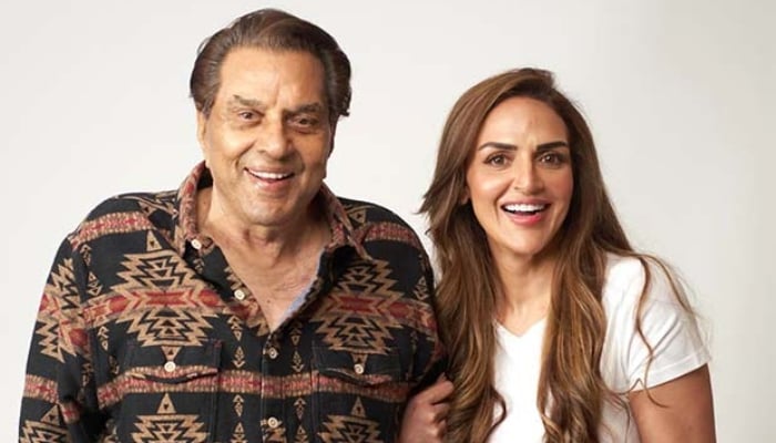 Dharmendras daughter Esha Deol makes first appearance after fathers death