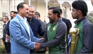 ’مشن مکمل‘، سرفراز احمد نے فیلڈ مارشل سید عاصم منیر کے ہمراہ تصویر شیئر کردی