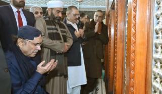 صدر مملکت کی روضہ حضرت امام حسینؓ اور حضرت عباسؓ ابن علیؓ پر حاضری