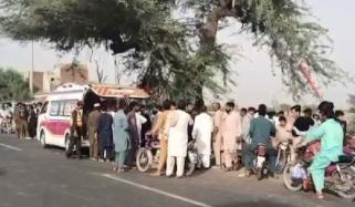 تیز رفتار مسافر وین درخت سے ٹکرا گئی، 4 افراد جاں بحق