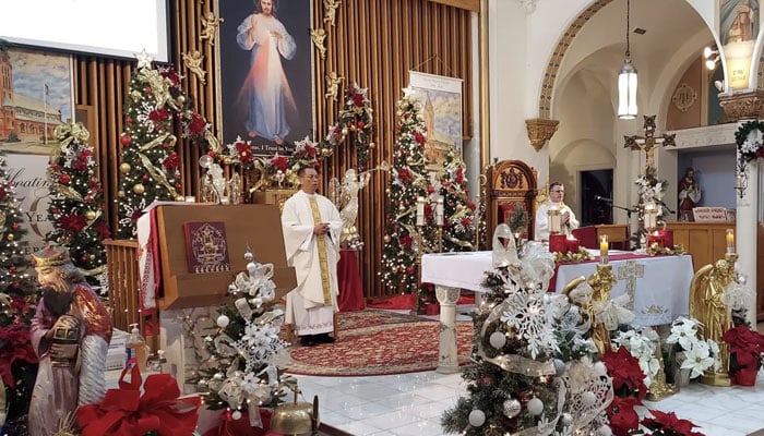 مسیحی برادری آج کرسمس منا رہی ہے، وزیراعظم کی مبارکباد