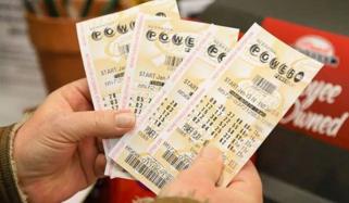 امریکی شہری نے 2 ڈالر کے ٹکٹ پر 1.8 ارب ڈالر کا جیک پاٹ جیت لیا