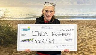 بیٹی کی سالگرہ کے دن امریکی خاتون کی لاٹری لگ گئی