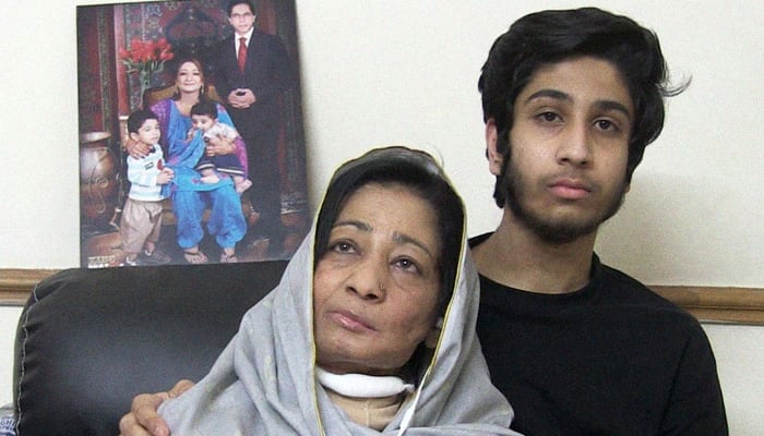 ڈاکٹرعمران فاروق کی اہلیہ شمائلہ فاروق کی میت کراچی پہنچا دی گئی