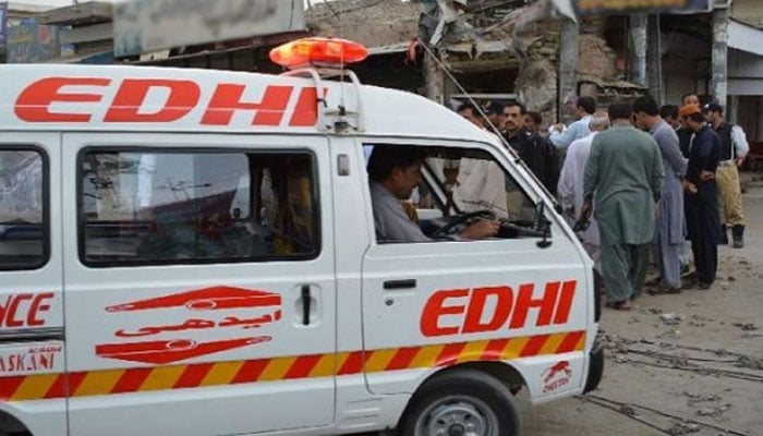 کراچی: ایم نائن موٹروے پر گاڑی الٹ گئی، 2 بھائی جاں بحق