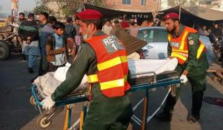 فیصل آباد: کینال روڈ پر کار اور ایمبولینس کی ٹکر، 2 افراد جاں بحق، 4 زخمی