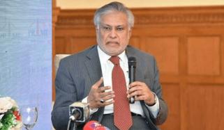 اسحاق ڈار کی خارجہ پالیسی پر میڈیا کو بریفنگ