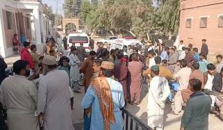 شکارپور: بارات کی بس پر فائرنگ، دلہا سمیت 3 افراد جاں بحق