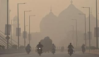 پنجاب کے بیشتر علاقے آج بھی فضائی آلودگی کی لپیٹ میں، آئندہ ہفتے بارش سے بہتری کا امکان