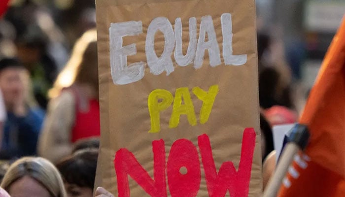 لندن، بلدیاتی اداروں میں خواتین ملازمین کے مساوی تنخواہ کے تصفیے ایک ارب پاؤنڈ سے تجاوز کر گئے