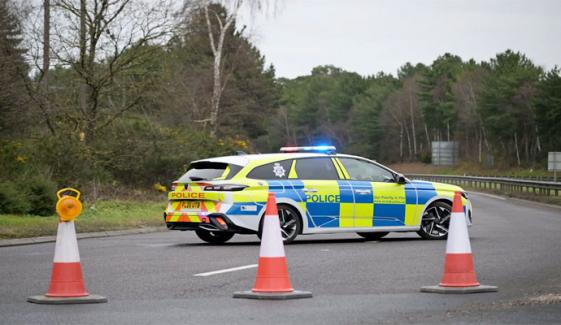 نورفوک میں کار حادثہ پر ہینڈ گن لے کر نکلنے والا پولیس کی گولی سے ہلاک